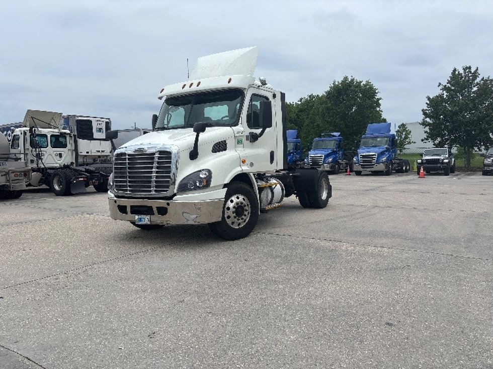 Day Cab Tractor-Heavy Duty Tractors-Freightliner-2017-Cascadia 11342ST-Hammond-LA-568,924\n\t\tmiles-$ 21,500 - Image 3
