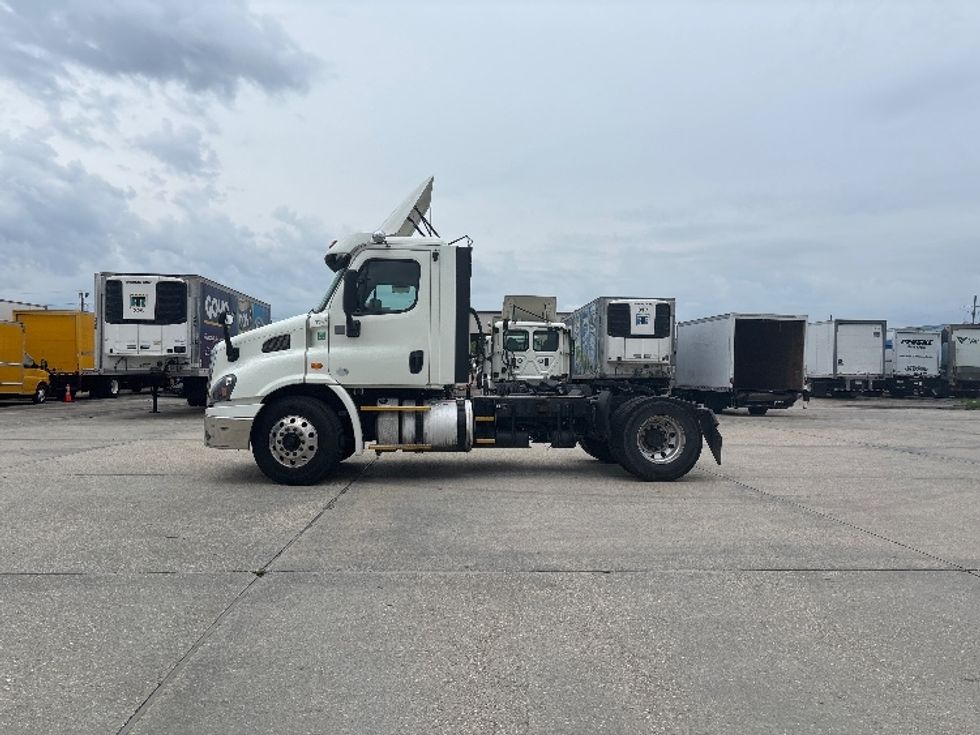 Day Cab Tractor-Heavy Duty Tractors-Freightliner-2017-Cascadia 11342ST-Hammond-LA-568,924\n\t\tmiles-$ 21,500 - Image 4