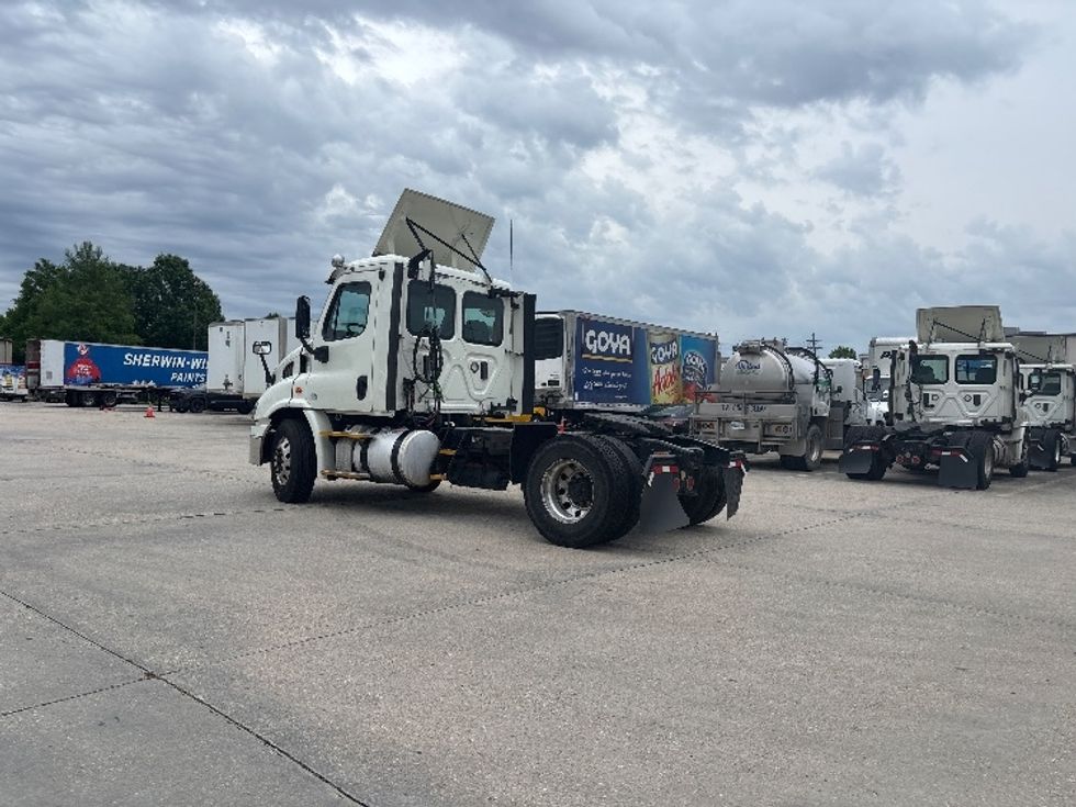Day Cab Tractor-Heavy Duty Tractors-Freightliner-2017-Cascadia 11342ST-Hammond-LA-568,924\n\t\tmiles-$ 21,500 - Image 5