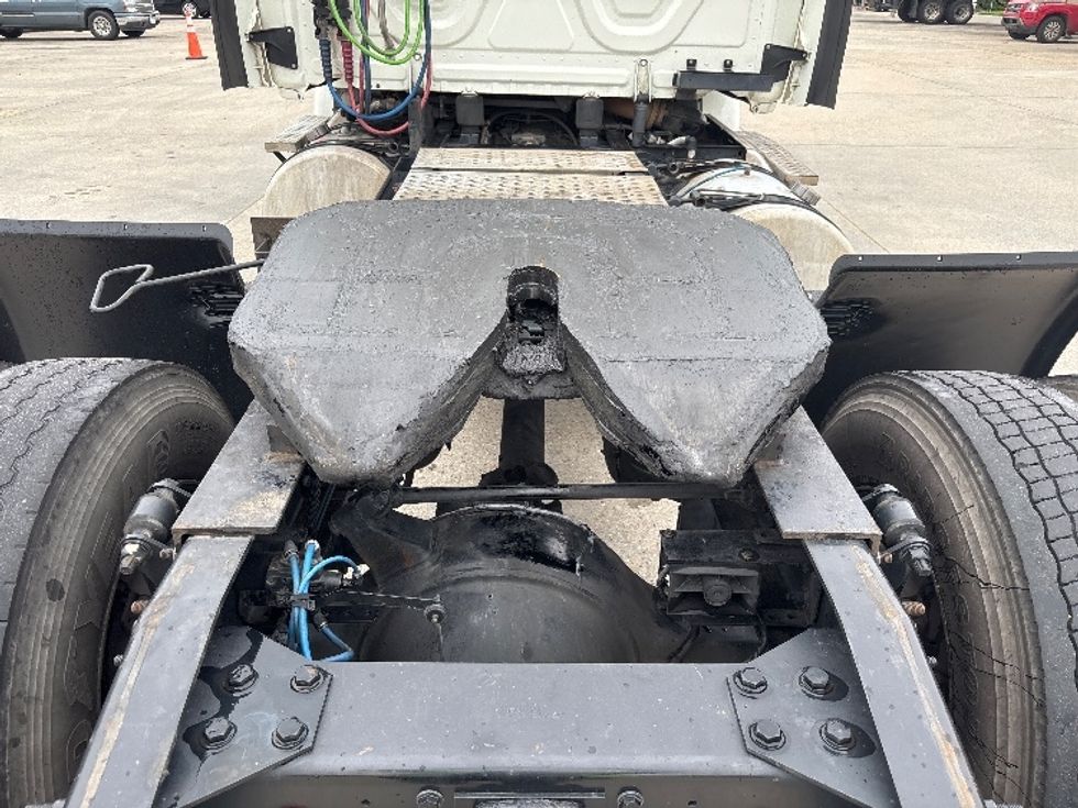 Day Cab Tractor-Heavy Duty Tractors-Freightliner-2017-Cascadia 11342ST-Hammond-LA-568,924\n\t\tmiles-$ 21,500 - Image 6