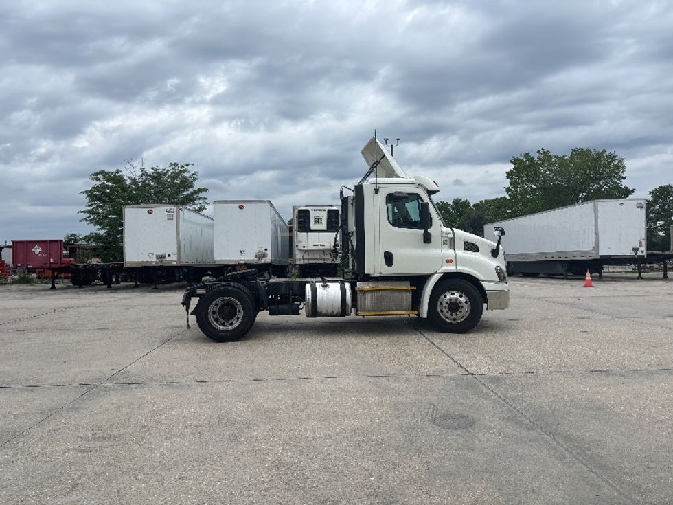 Day Cab Tractor-Heavy Duty Tractors-Freightliner-2017-Cascadia 11342ST-Hammond-LA-568,924\n\t\tmiles-$ 21,500 - Image 8