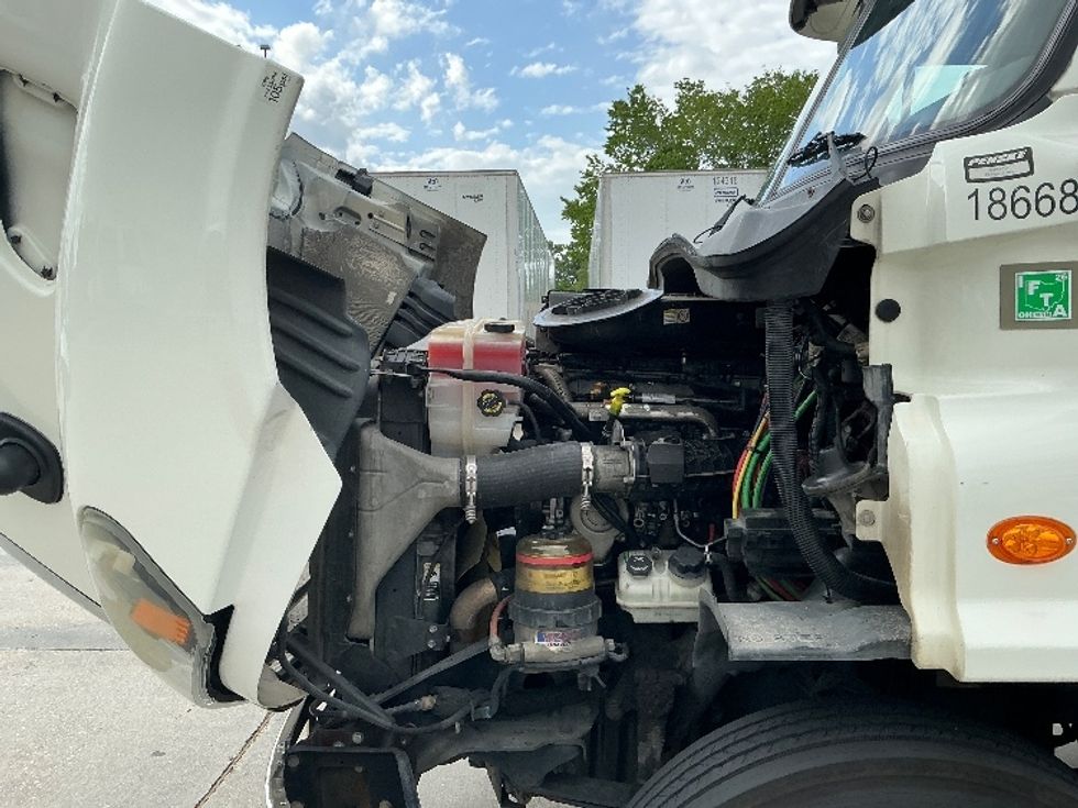 Day Cab Tractor-Heavy Duty Tractors-Freightliner-2017-Cascadia 11342ST-Hammond-LA-608,633\n\t\tmiles-$ 19,500 - Image 16