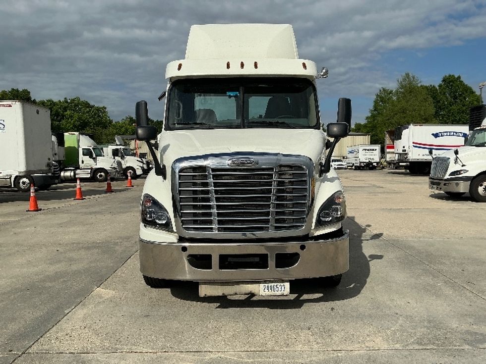 Day Cab Tractor-Heavy Duty Tractors-Freightliner-2017-Cascadia 11342ST-Hammond-LA-608,633\n\t\tmiles-$ 19,500 - Image 2
