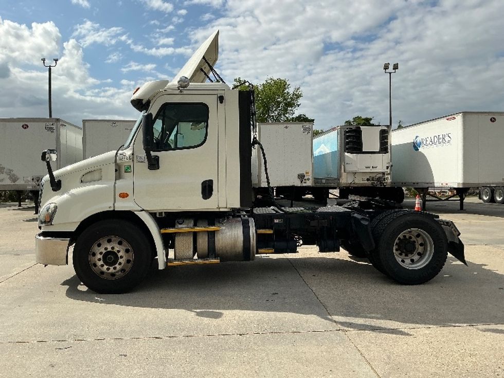 Day Cab Tractor-Heavy Duty Tractors-Freightliner-2017-Cascadia 11342ST-Hammond-LA-608,633\n\t\tmiles-$ 19,500 - Image 4