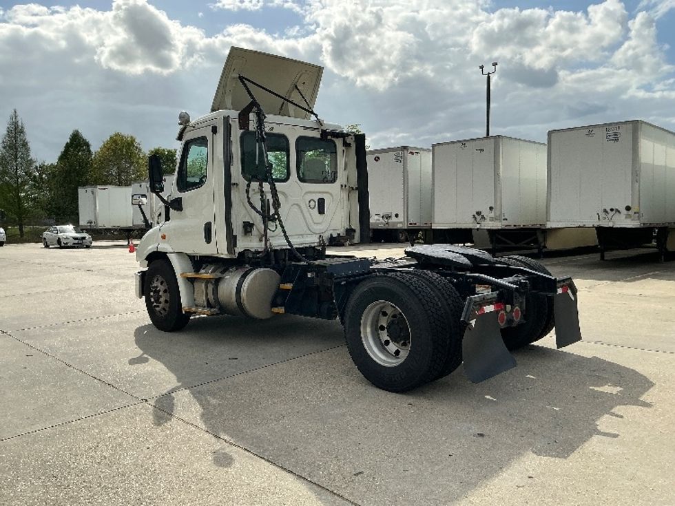 Day Cab Tractor-Heavy Duty Tractors-Freightliner-2017-Cascadia 11342ST-Hammond-LA-608,633\n\t\tmiles-$ 19,500 - Image 5