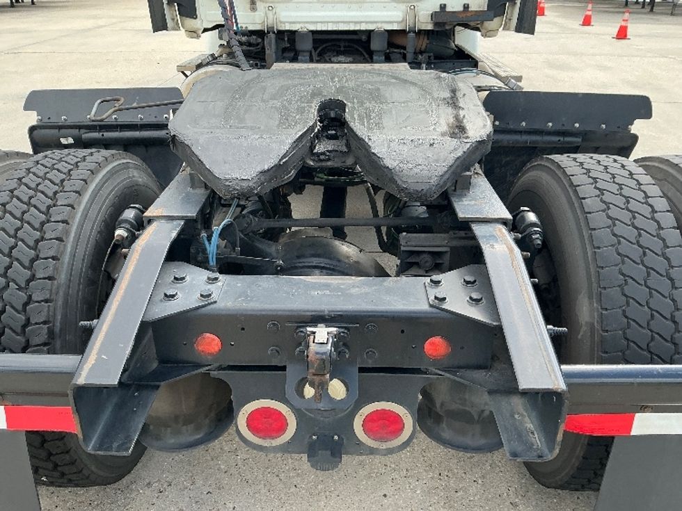 Day Cab Tractor-Heavy Duty Tractors-Freightliner-2017-Cascadia 11342ST-Hammond-LA-608,633\n\t\tmiles-$ 19,500 - Image 6