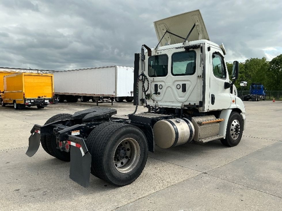 Day Cab Tractor-Heavy Duty Tractors-Freightliner-2017-Cascadia 11342ST-Hammond-LA-608,633\n\t\tmiles-$ 19,500 - Image 7