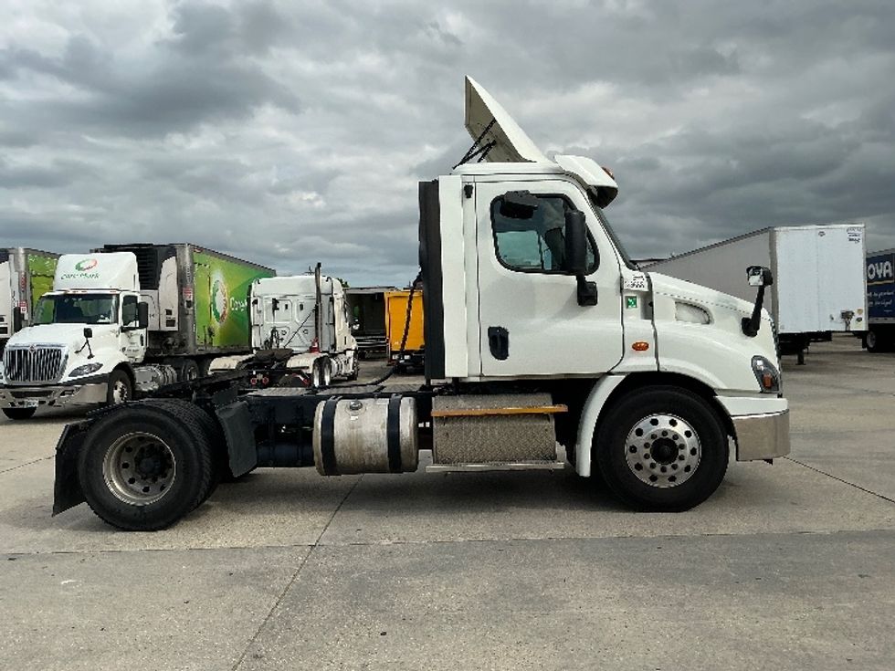 Day Cab Tractor-Heavy Duty Tractors-Freightliner-2017-Cascadia 11342ST-Hammond-LA-608,633\n\t\tmiles-$ 19,500 - Image 8