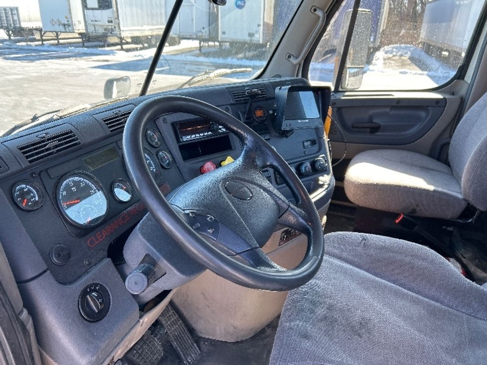 Day Cab Tractor-Heavy Duty Tractors-Freightliner-2017-Cascadia 11342ST-Harrisburg-PA-436,652\n\t\tmiles-$ 21,250 - Image 10