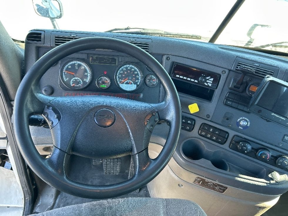 Day Cab Tractor-Heavy Duty Tractors-Freightliner-2017-Cascadia 11342ST-Harrisburg-PA-436,652\n\t\tmiles-$ 21,250 - Image 11