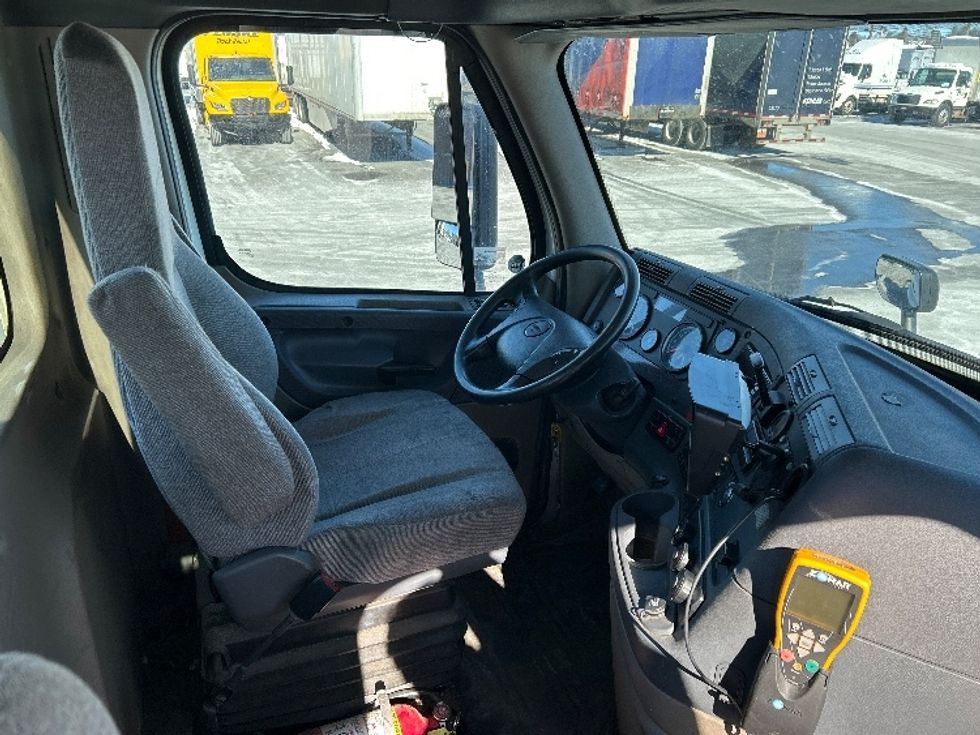 Day Cab Tractor-Heavy Duty Tractors-Freightliner-2017-Cascadia 11342ST-Harrisburg-PA-436,652\n\t\tmiles-$ 21,250 - Image 14
