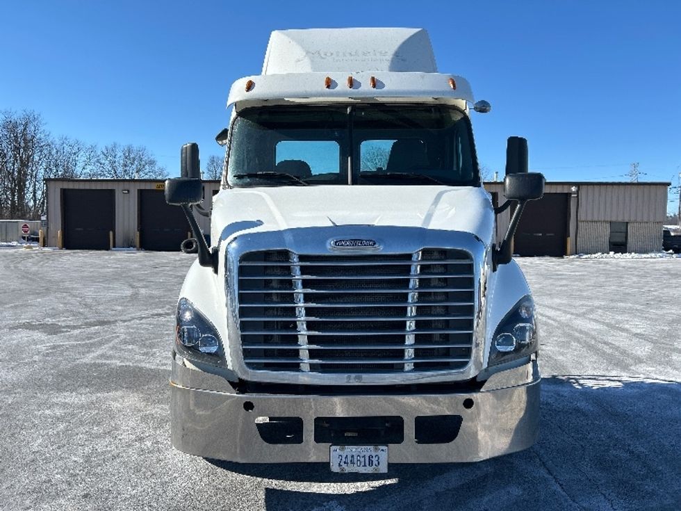 Day Cab Tractor-Heavy Duty Tractors-Freightliner-2017-Cascadia 11342ST-Harrisburg-PA-436,652\n\t\tmiles-$ 21,250 - Image 2