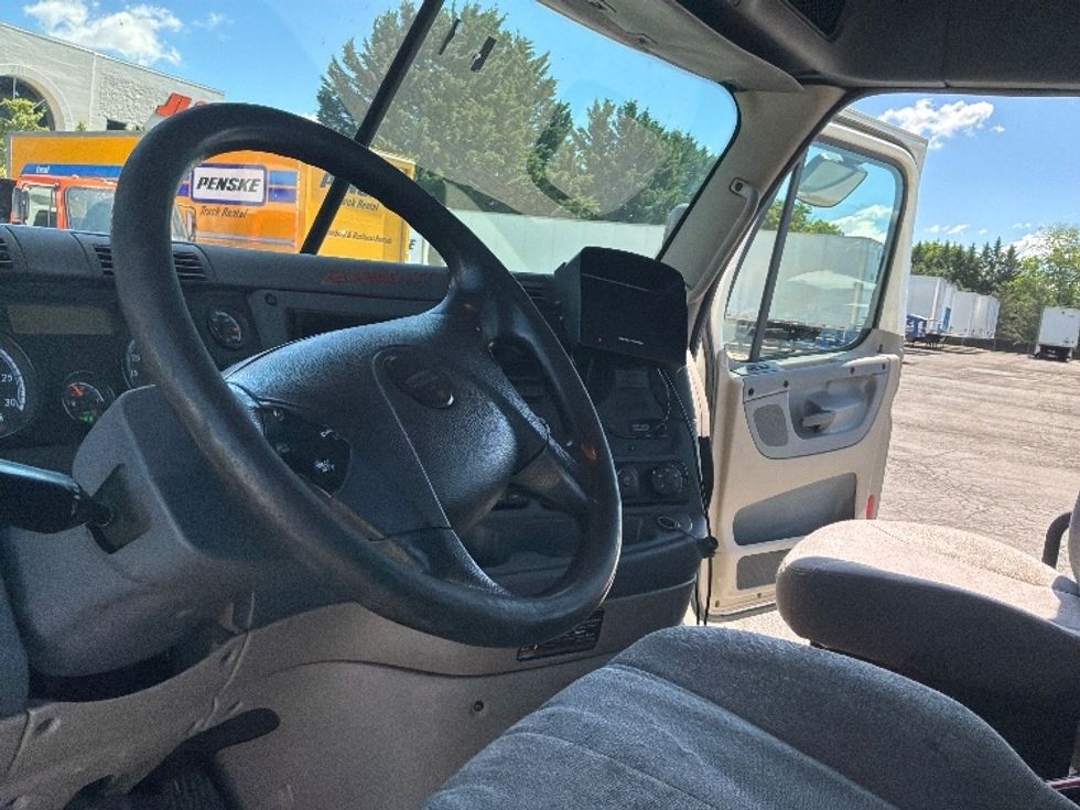 Day Cab Tractor-Heavy Duty Tractors-Freightliner-2017-Cascadia 11342ST-Harrisburg-PA-467,273\n\t\tmiles-$ 23,000 - Image 10