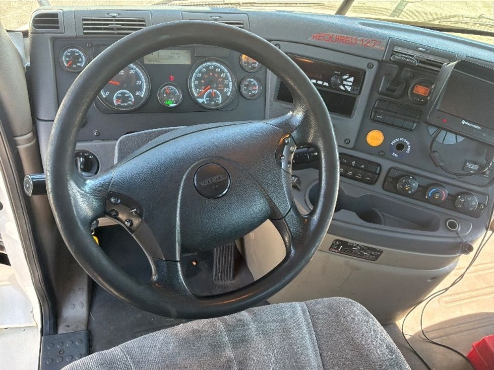 Day Cab Tractor-Heavy Duty Tractors-Freightliner-2017-Cascadia 11342ST-Harrisburg-PA-467,273\n\t\tmiles-$ 23,000 - Image 11