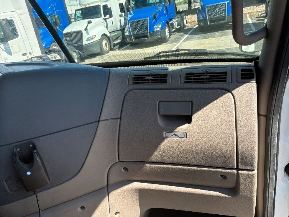 Day Cab Tractor-Heavy Duty Tractors-Freightliner-2017-Cascadia 11342ST-Harrisburg-PA-467,273\n\t\tmiles-$ 23,000 - Image 13