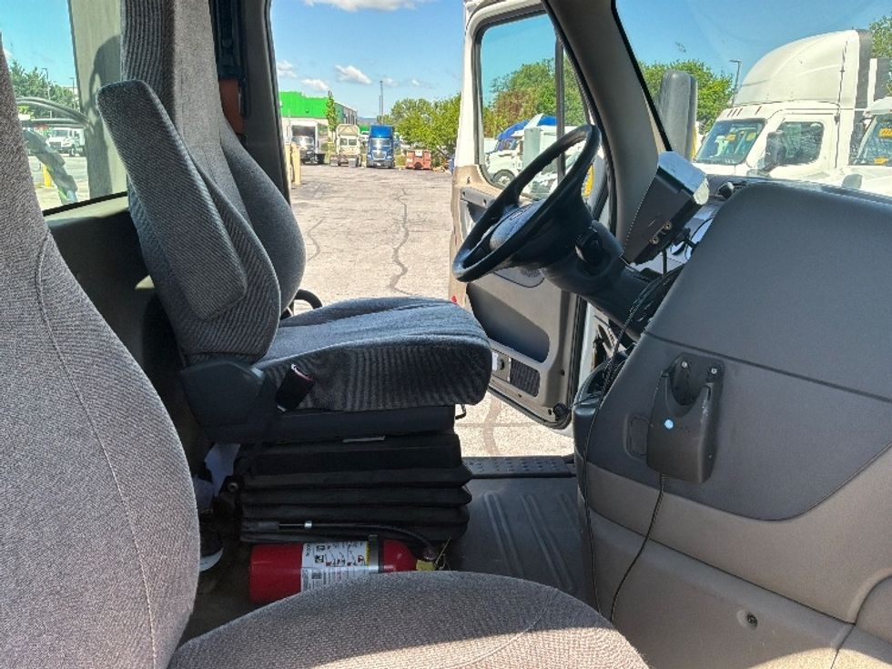 Day Cab Tractor-Heavy Duty Tractors-Freightliner-2017-Cascadia 11342ST-Harrisburg-PA-467,273\n\t\tmiles-$ 23,000 - Image 14
