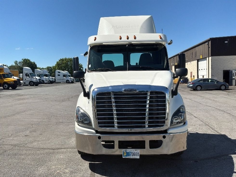Day Cab Tractor-Heavy Duty Tractors-Freightliner-2017-Cascadia 11342ST-Harrisburg-PA-467,273\n\t\tmiles-$ 23,000 - Image 2