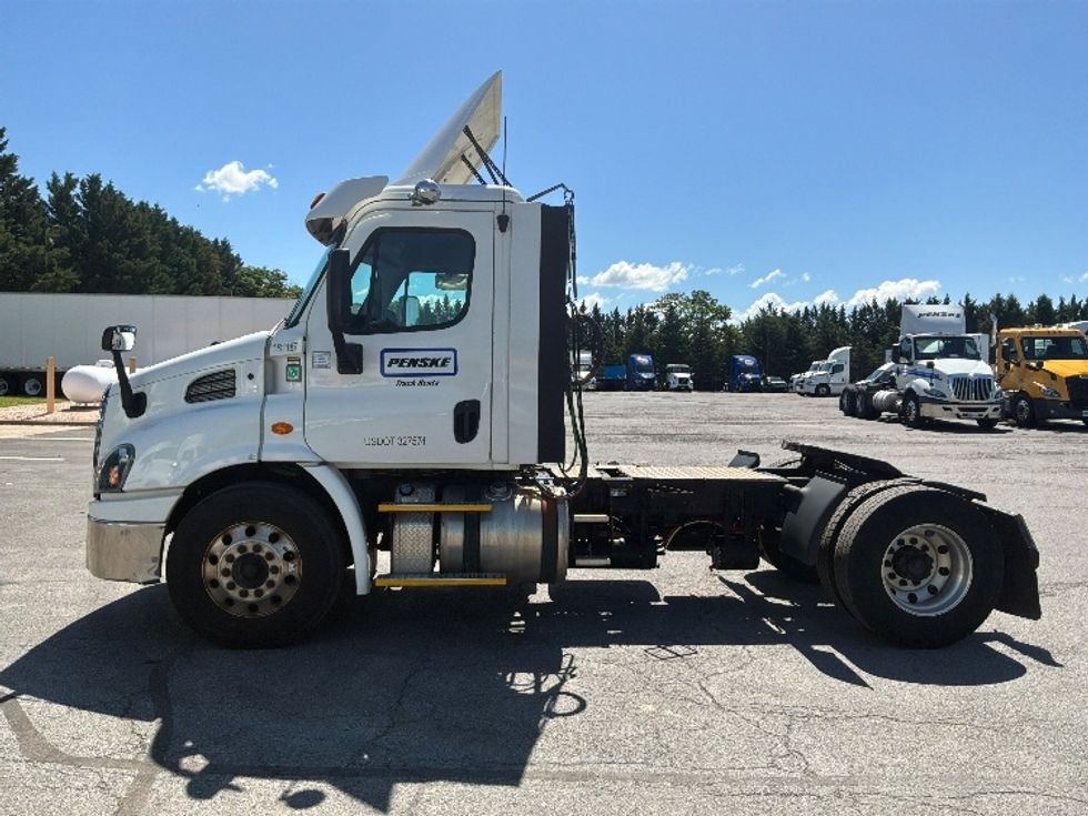 Day Cab Tractor-Heavy Duty Tractors-Freightliner-2017-Cascadia 11342ST-Harrisburg-PA-467,273\n\t\tmiles-$ 23,000 - Image 4