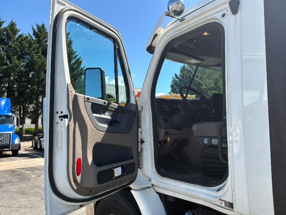 Day Cab Tractor-Heavy Duty Tractors-Freightliner-2017-Cascadia 11342ST-Harrisburg-PA-467,273\n\t\tmiles-$ 23,000 - Image 9