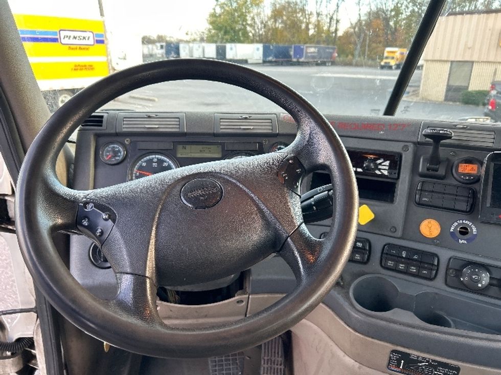 Day Cab Tractor-Heavy Duty Tractors-Freightliner-2017-Cascadia 11342ST-Harrisburg-PA-489,022\n\t\tmiles-$ 21,500 - Image 11