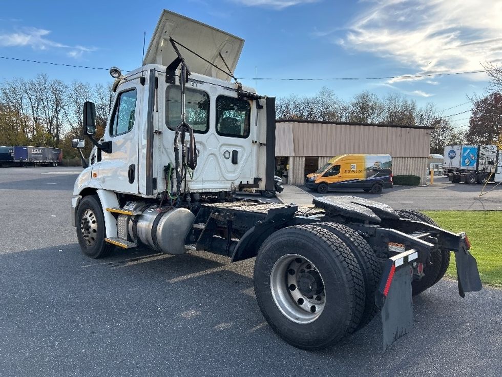 Day Cab Tractor-Heavy Duty Tractors-Freightliner-2017-Cascadia 11342ST-Harrisburg-PA-489,022\n\t\tmiles-$ 21,500 - Image 5