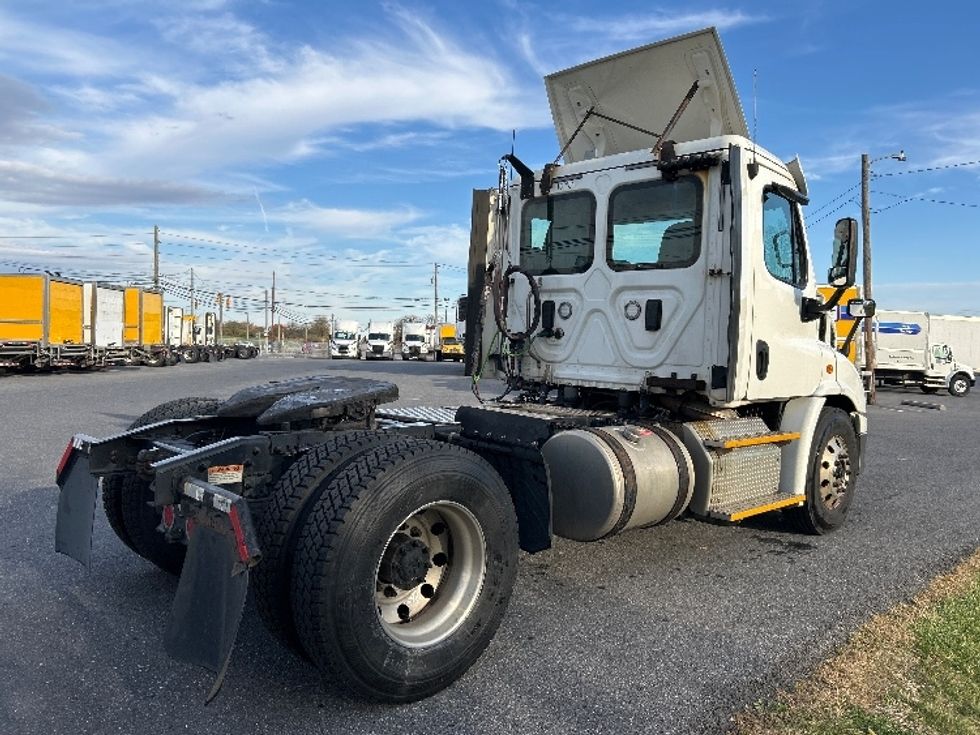 Day Cab Tractor-Heavy Duty Tractors-Freightliner-2017-Cascadia 11342ST-Harrisburg-PA-489,022\n\t\tmiles-$ 21,500 - Image 7