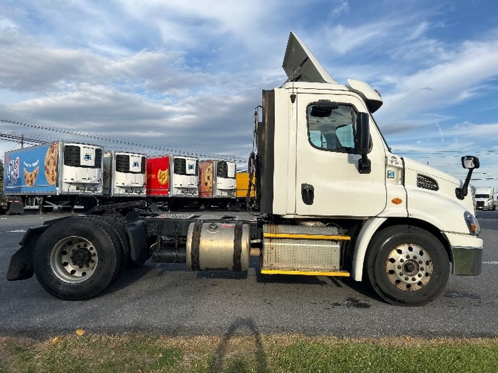 Day Cab Tractor-Heavy Duty Tractors-Freightliner-2017-Cascadia 11342ST-Harrisburg-PA-489,022\n\t\tmiles-$ 21,500 - Image 8