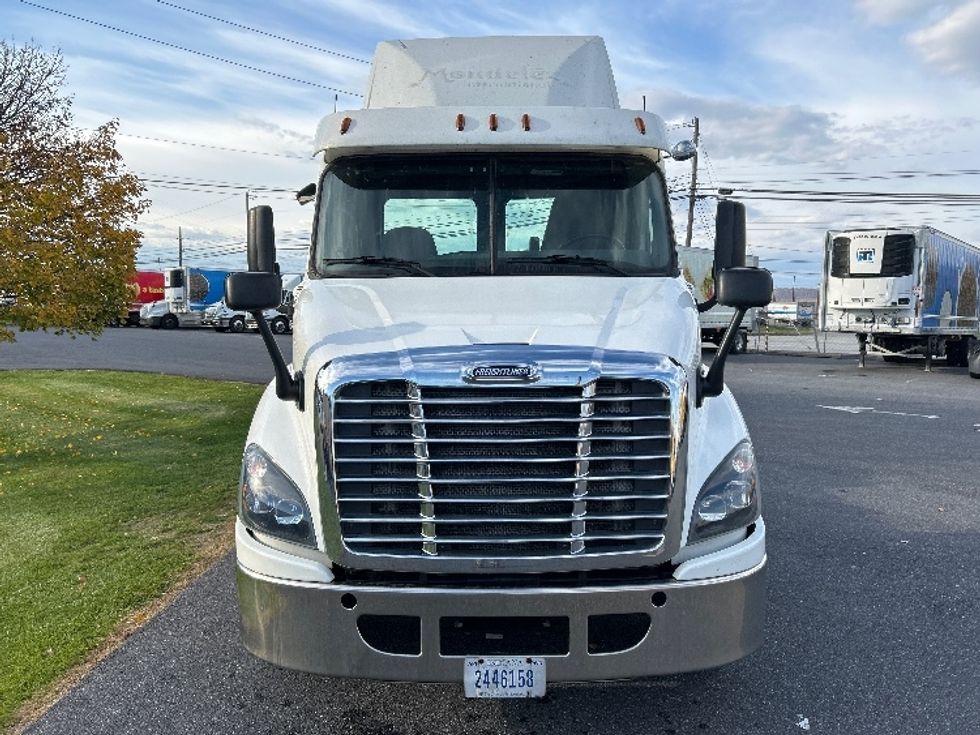 Day Cab Tractor-Heavy Duty Tractors-Freightliner-2017-Cascadia 11342ST-Harrisburg-PA-500,211\n\t\tmiles-$ 20,500 - Image 2