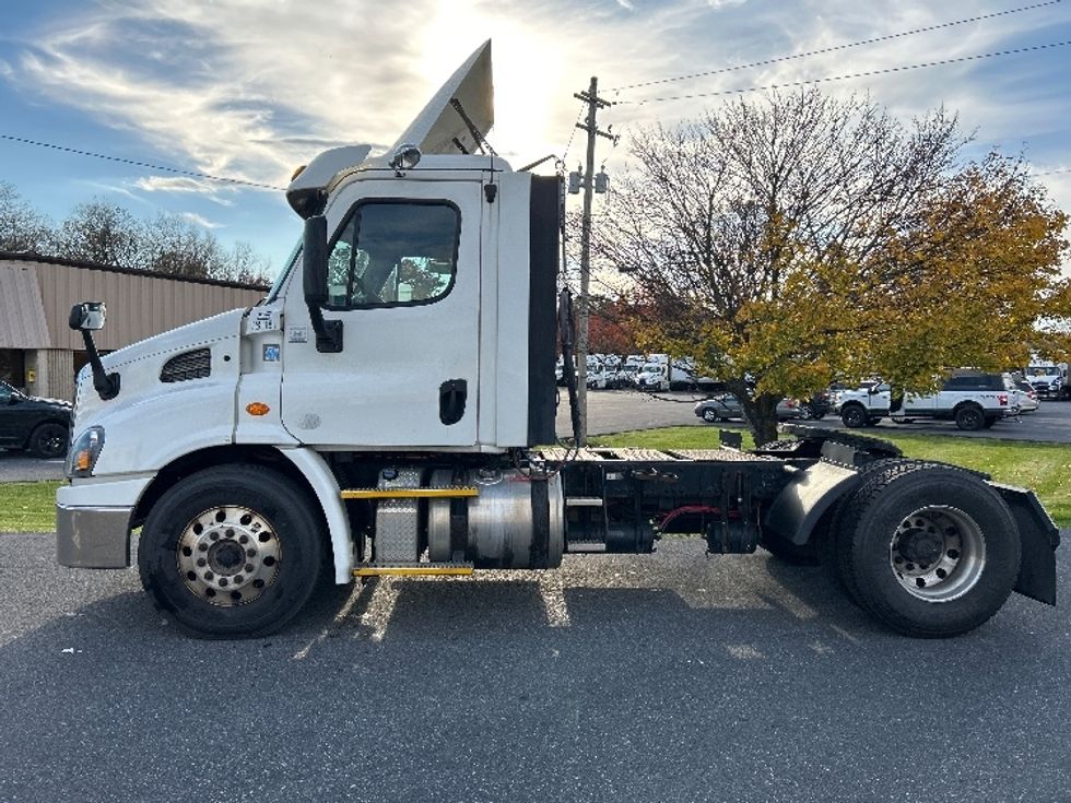 Day Cab Tractor-Heavy Duty Tractors-Freightliner-2017-Cascadia 11342ST-Harrisburg-PA-500,211\n\t\tmiles-$ 20,500 - Image 4