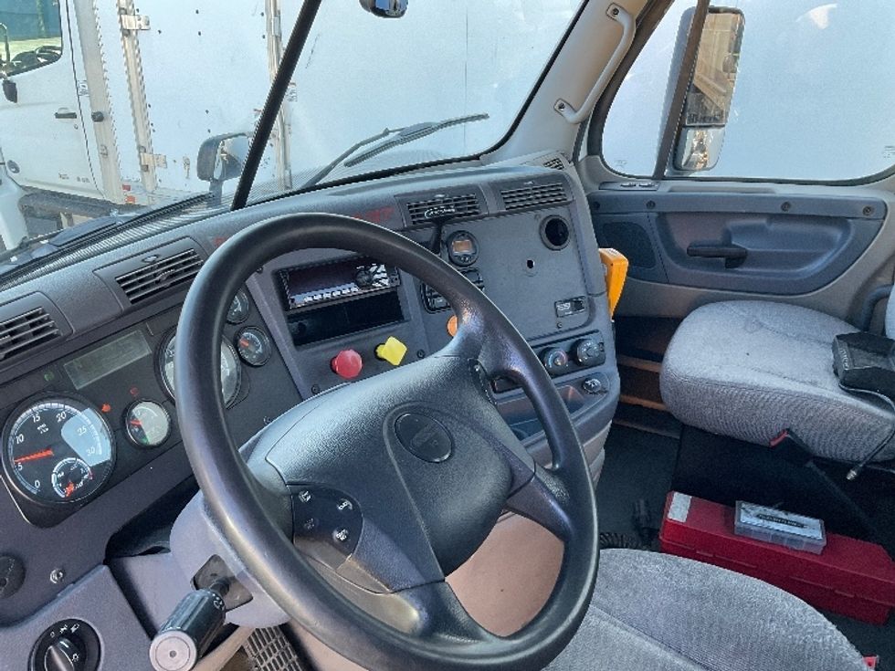Day Cab Tractor-Heavy Duty Tractors-Freightliner-2017-Cascadia 11342ST-Harrisburg-PA-507,997\n\t\tmiles-$ 24,250 - Image 10