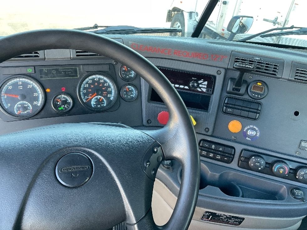 Day Cab Tractor-Heavy Duty Tractors-Freightliner-2017-Cascadia 11342ST-Harrisburg-PA-507,997\n\t\tmiles-$ 24,250 - Image 11
