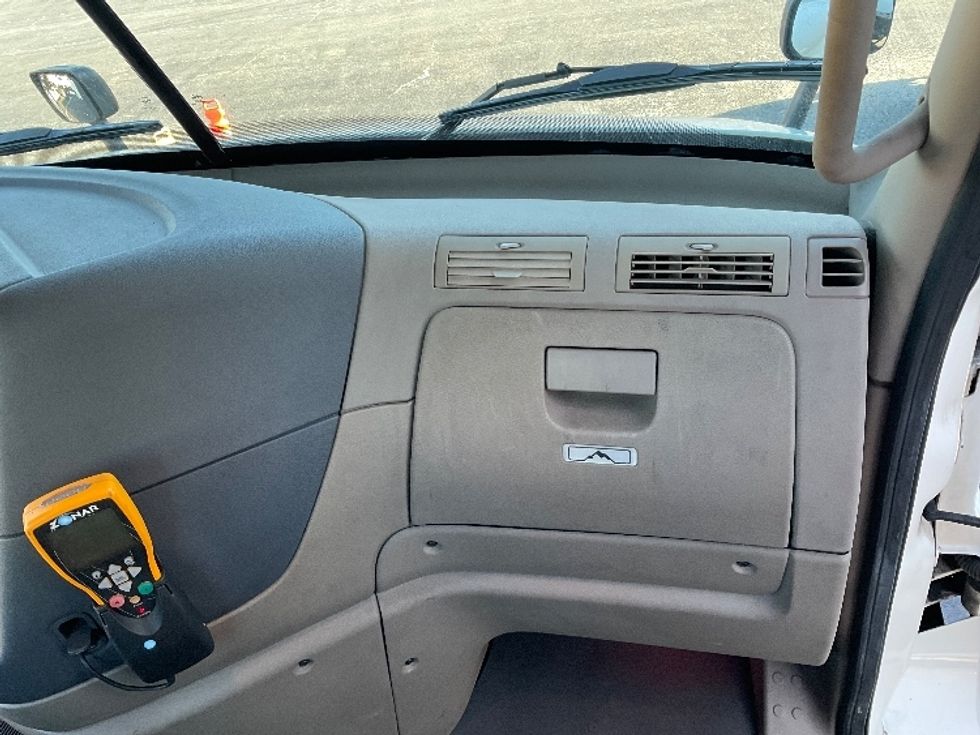 Day Cab Tractor-Heavy Duty Tractors-Freightliner-2017-Cascadia 11342ST-Harrisburg-PA-507,997\n\t\tmiles-$ 24,250 - Image 13