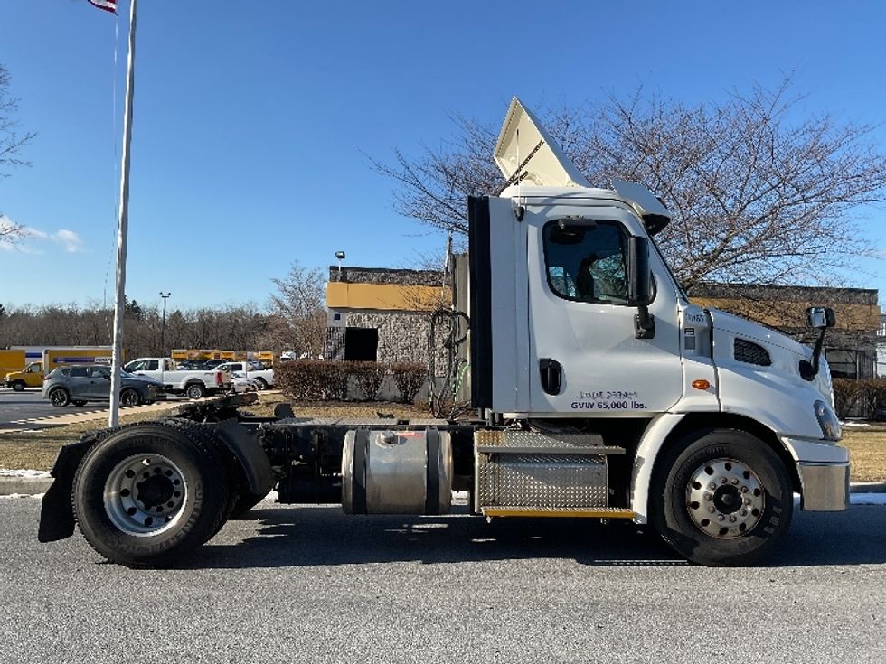 Day Cab Tractor-Heavy Duty Tractors-Freightliner-2017-Cascadia 11342ST-Harrisburg-PA-507,997\n\t\tmiles-$ 24,250 - Image 8