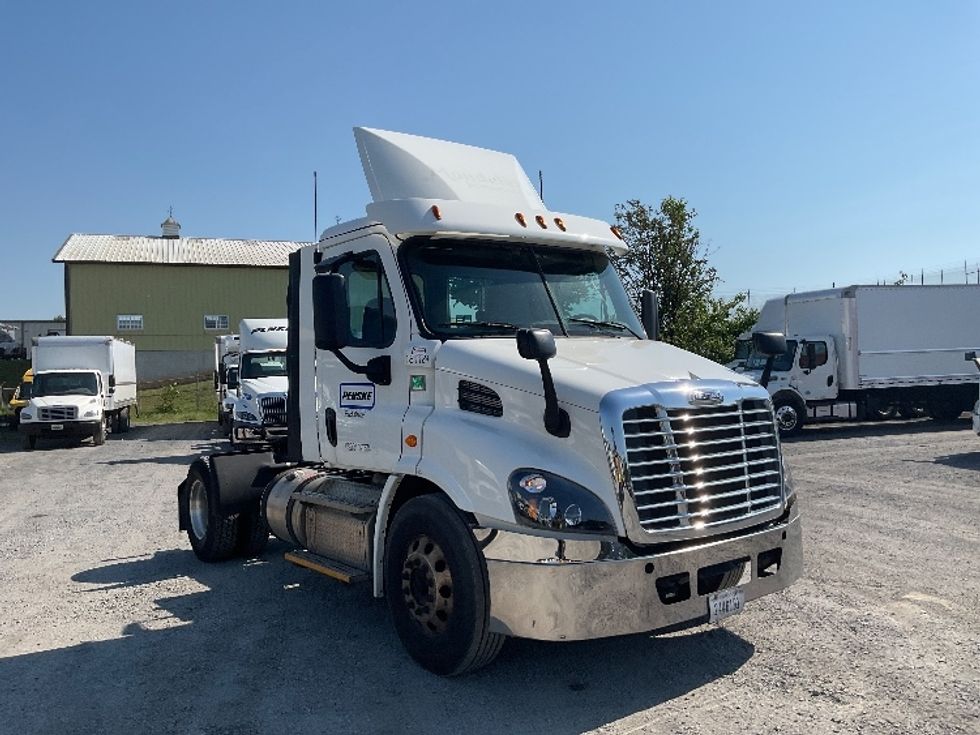 Day Cab Tractor-Heavy Duty Tractors-Freightliner-2017-Cascadia 11342ST-Harrisburg-PA-511,036\n\t\tmiles-$ 22,500 - Image 1