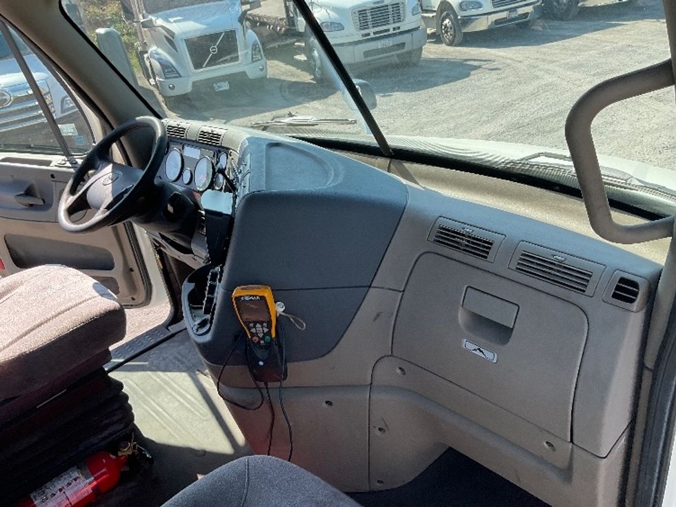 Day Cab Tractor-Heavy Duty Tractors-Freightliner-2017-Cascadia 11342ST-Harrisburg-PA-511,036\n\t\tmiles-$ 22,500 - Image 14