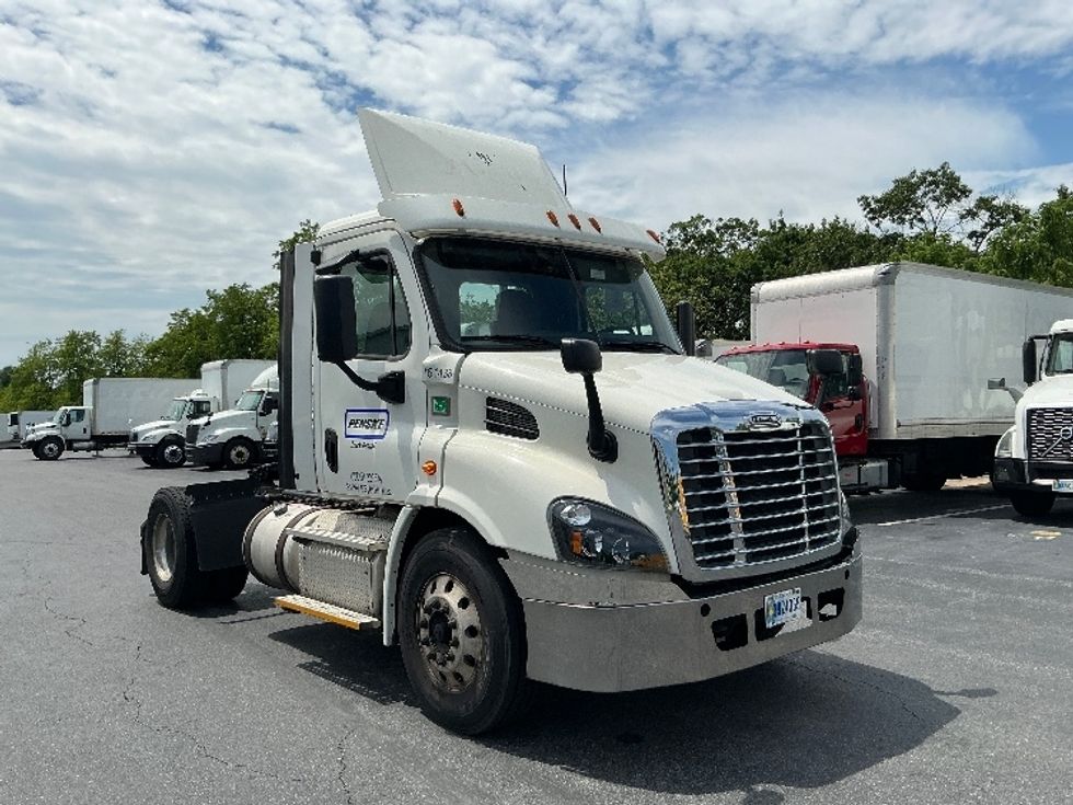 Day Cab Tractor-Heavy Duty Tractors-Freightliner-2017-Cascadia 11342ST-Harrisburg-PA-535,861\n\t\tmiles-$ 21,000 - Image 1