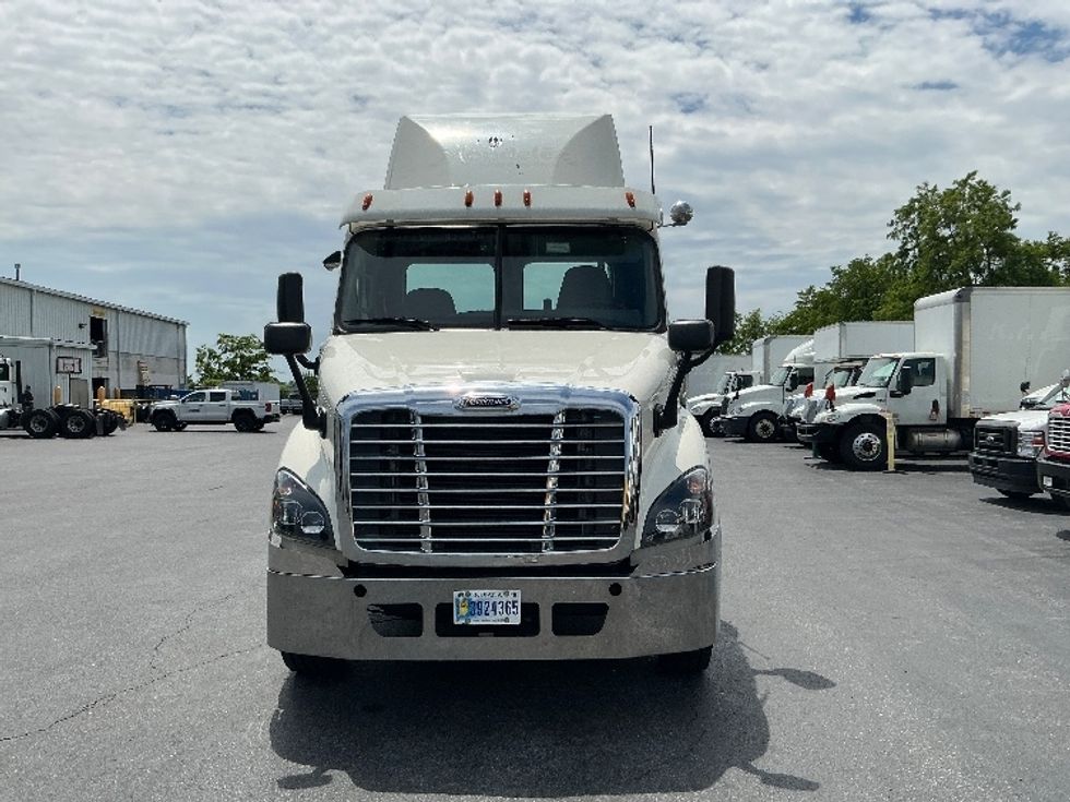 Day Cab Tractor-Heavy Duty Tractors-Freightliner-2017-Cascadia 11342ST-Harrisburg-PA-535,861\n\t\tmiles-$ 21,000 - Image 2