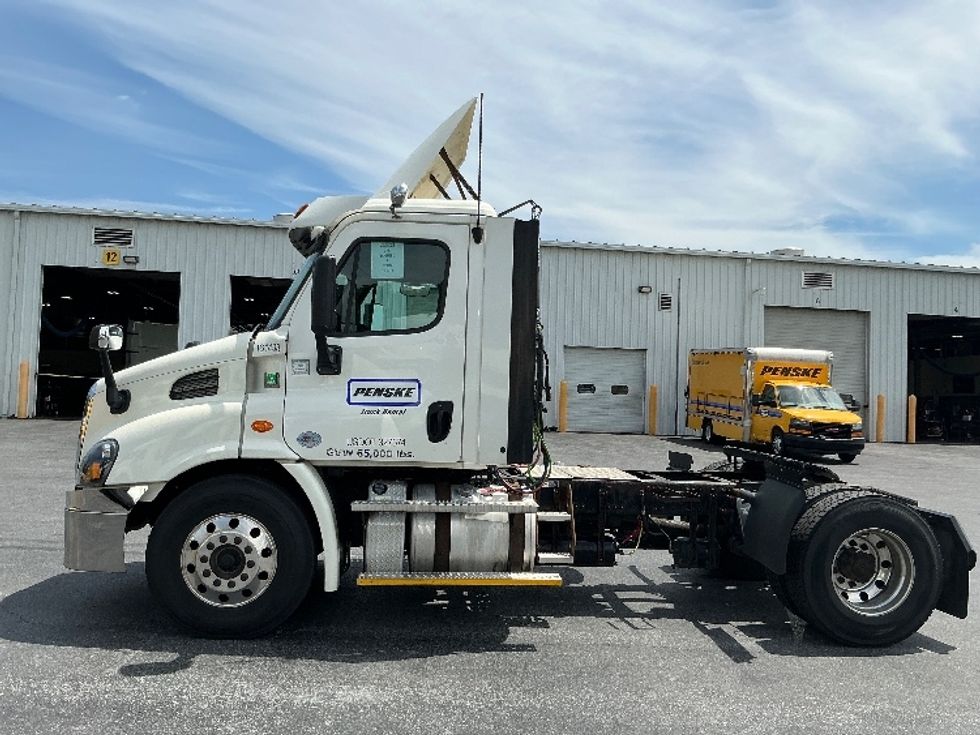 Day Cab Tractor-Heavy Duty Tractors-Freightliner-2017-Cascadia 11342ST-Harrisburg-PA-535,861\n\t\tmiles-$ 21,000 - Image 4