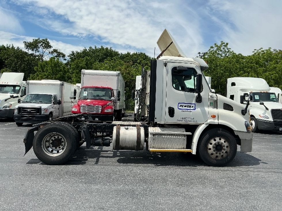 Day Cab Tractor-Heavy Duty Tractors-Freightliner-2017-Cascadia 11342ST-Harrisburg-PA-535,861\n\t\tmiles-$ 21,000 - Image 8