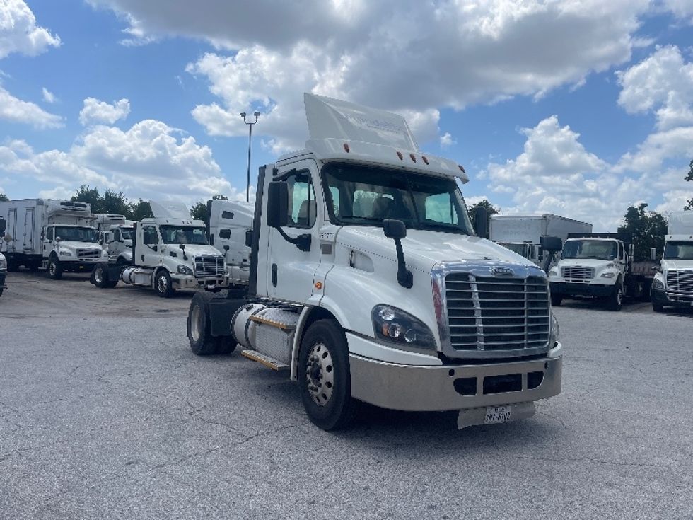 Day Cab Tractor-Heavy Duty Tractors-Freightliner-2017-Cascadia 11342ST-Houston-TX-328,370\n\t\tmiles-$ 31,750 - Image 1