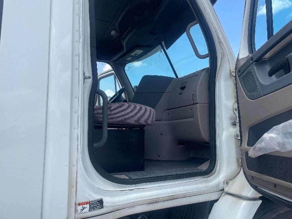 Day Cab Tractor-Heavy Duty Tractors-Freightliner-2017-Cascadia 11342ST-Houston-TX-328,370\n\t\tmiles-$ 31,750 - Image 11