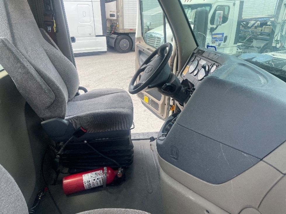 Day Cab Tractor-Heavy Duty Tractors-Freightliner-2017-Cascadia 11342ST-Houston-TX-328,370\n\t\tmiles-$ 31,750 - Image 13