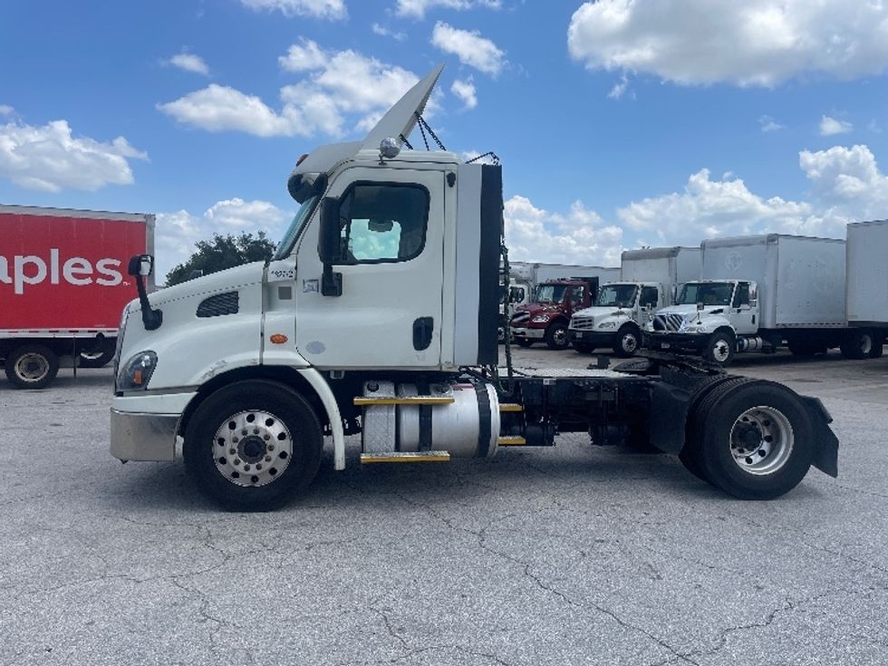 Day Cab Tractor-Heavy Duty Tractors-Freightliner-2017-Cascadia 11342ST-Houston-TX-328,370\n\t\tmiles-$ 31,750 - Image 4