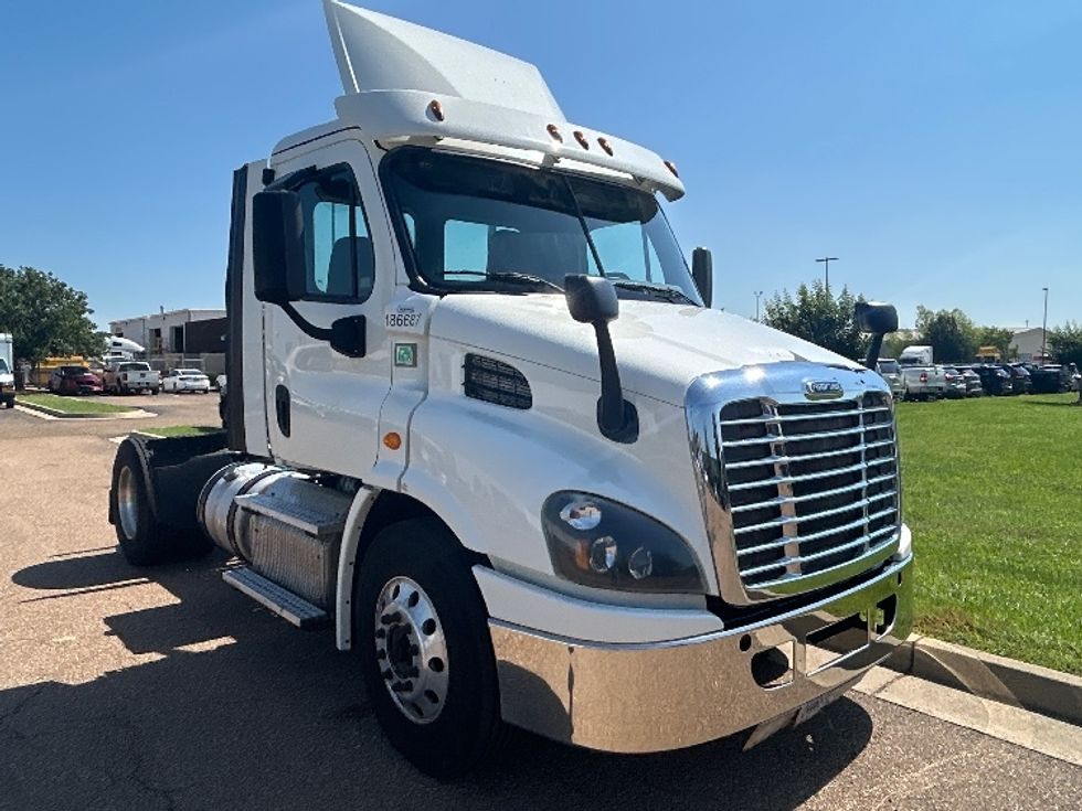 Day Cab Tractor-Heavy Duty Tractors-Freightliner-2017-Cascadia 11342ST-Jackson-MS-603,052\n\t\tmiles-$ 16,750 - Image 1