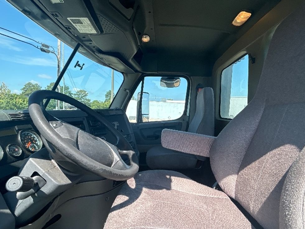 Day Cab Tractor-Heavy Duty Tractors-Freightliner-2017-Cascadia 11342ST-Jackson-MS-603,052\n\t\tmiles-$ 16,750 - Image 10