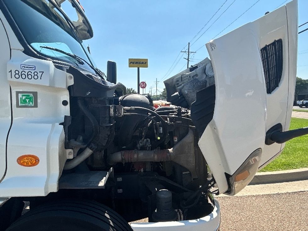Day Cab Tractor-Heavy Duty Tractors-Freightliner-2017-Cascadia 11342ST-Jackson-MS-603,052\n\t\tmiles-$ 16,750 - Image 15