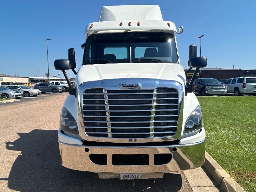 Day Cab Tractor-Heavy Duty Tractors-Freightliner-2017-Cascadia 11342ST-Jackson-MS-603,052\n\t\tmiles-$ 16,750 - Image 2