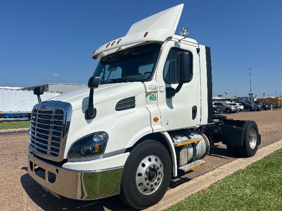 Day Cab Tractor-Heavy Duty Tractors-Freightliner-2017-Cascadia 11342ST-Jackson-MS-603,052\n\t\tmiles-$ 16,750 - Image 3