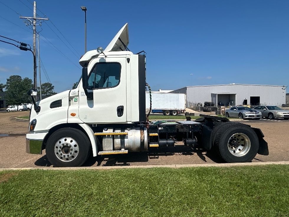 Day Cab Tractor-Heavy Duty Tractors-Freightliner-2017-Cascadia 11342ST-Jackson-MS-603,052\n\t\tmiles-$ 16,750 - Image 4