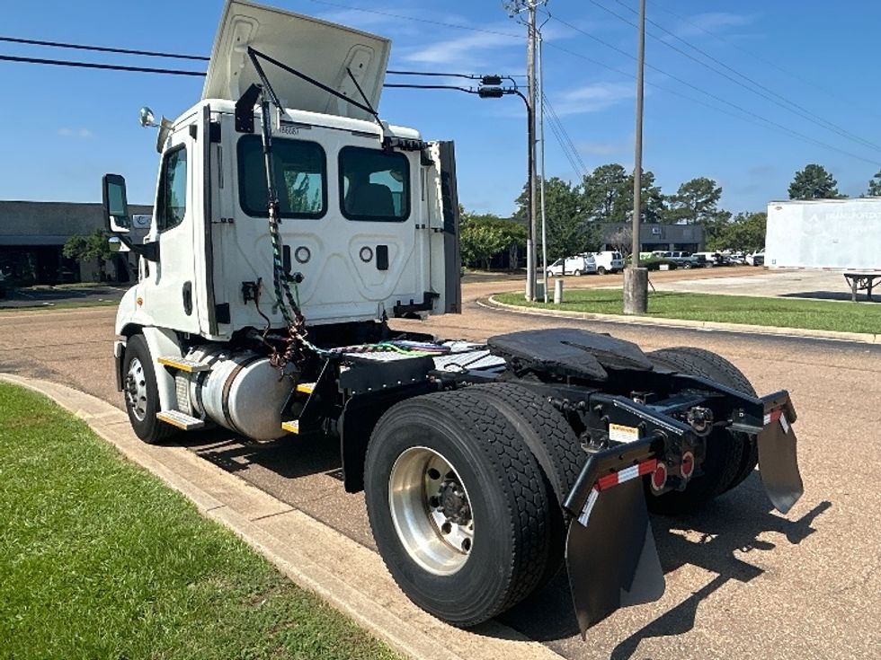 Day Cab Tractor-Heavy Duty Tractors-Freightliner-2017-Cascadia 11342ST-Jackson-MS-603,052\n\t\tmiles-$ 16,750 - Image 5